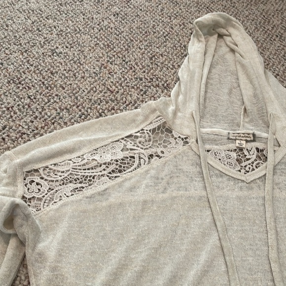 Eyeshadow Off White L/S Top With Hoodie & Lace Panels. Large - Picture 2 of 10